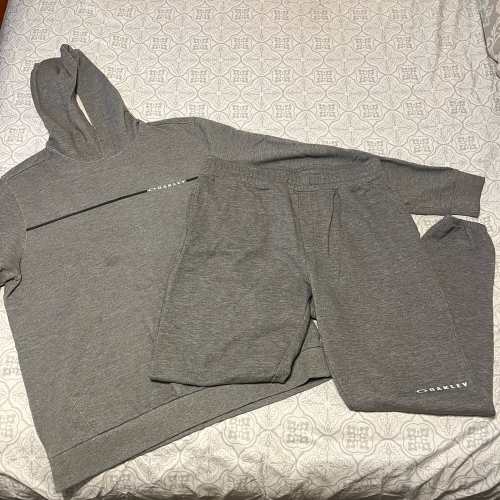 Matching Oakley Sweatsuit